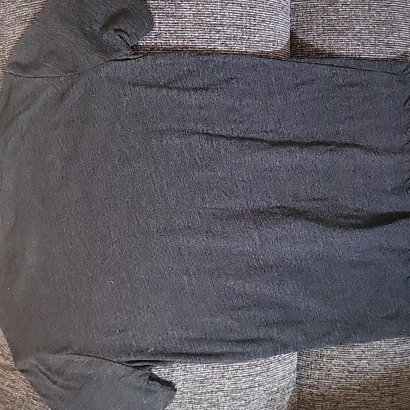 Two Old Navy boys shirts - Picture 6 of 7